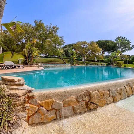 2-bedroom Balaia Golf Village 公寓